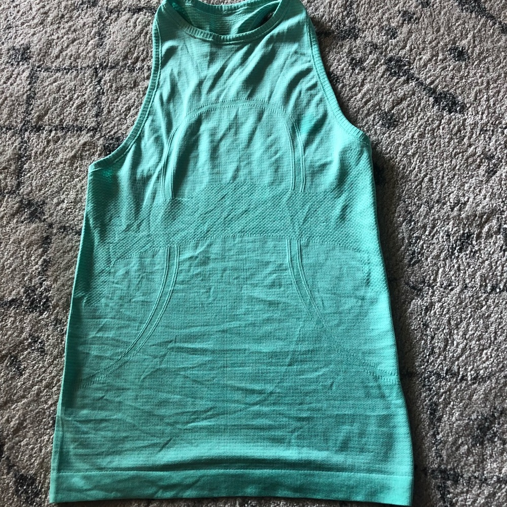 Lululemon tank 4
